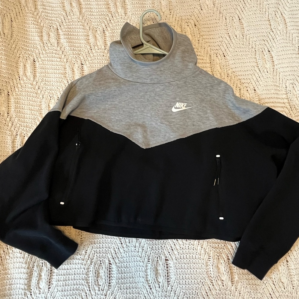 Nike cropped hoodie